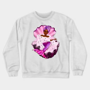 Mermaid spa day in Oyster clam shell 3 - Black anime mermaid in bubble bath. Pretty black girl with Afro hair, green eyes, Cherry pink lips and dark brown skin. Hair love ! Crewneck Sweatshirt